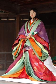 Juni-hitoe 12 layers of trailing robes