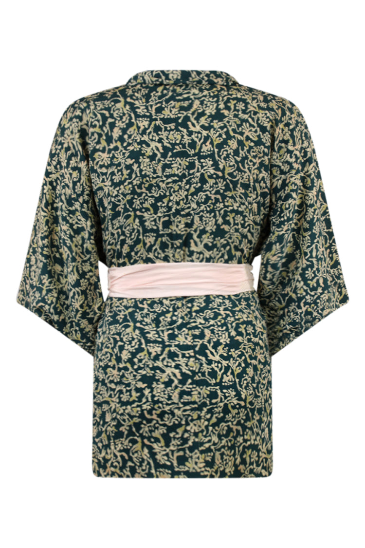 one size fits most vintage kimono jacket on large sized model
