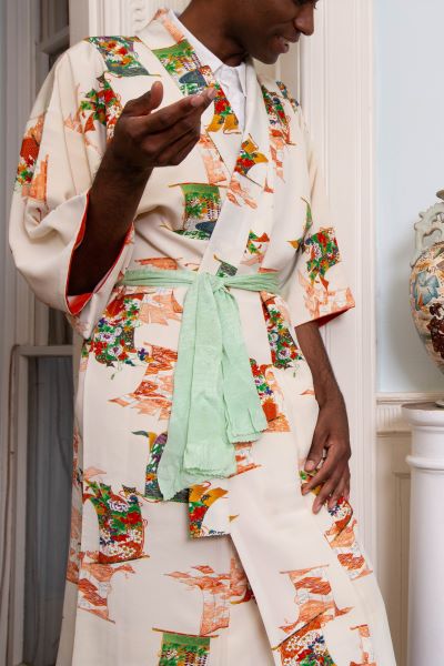 Cream silk kimono with traditional banners - Kiku 